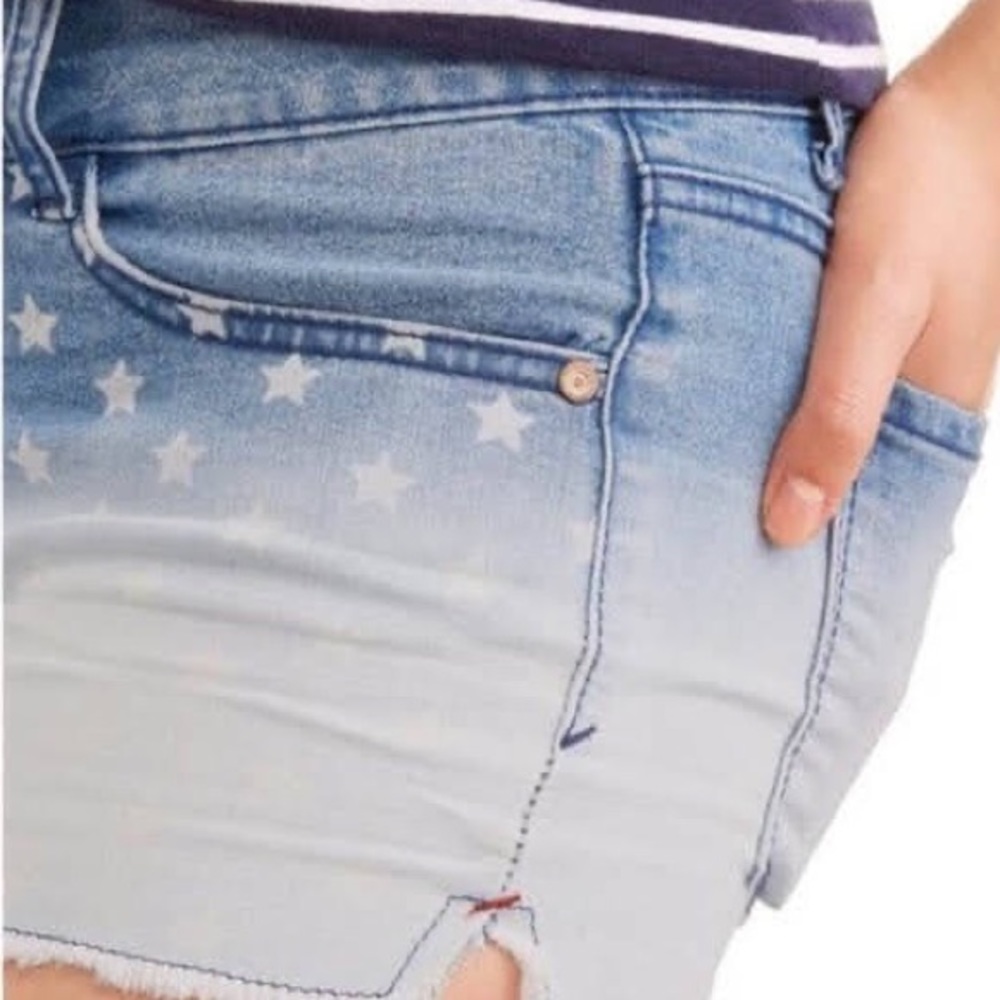 Print Ombre Raw Hem Denim Shorts